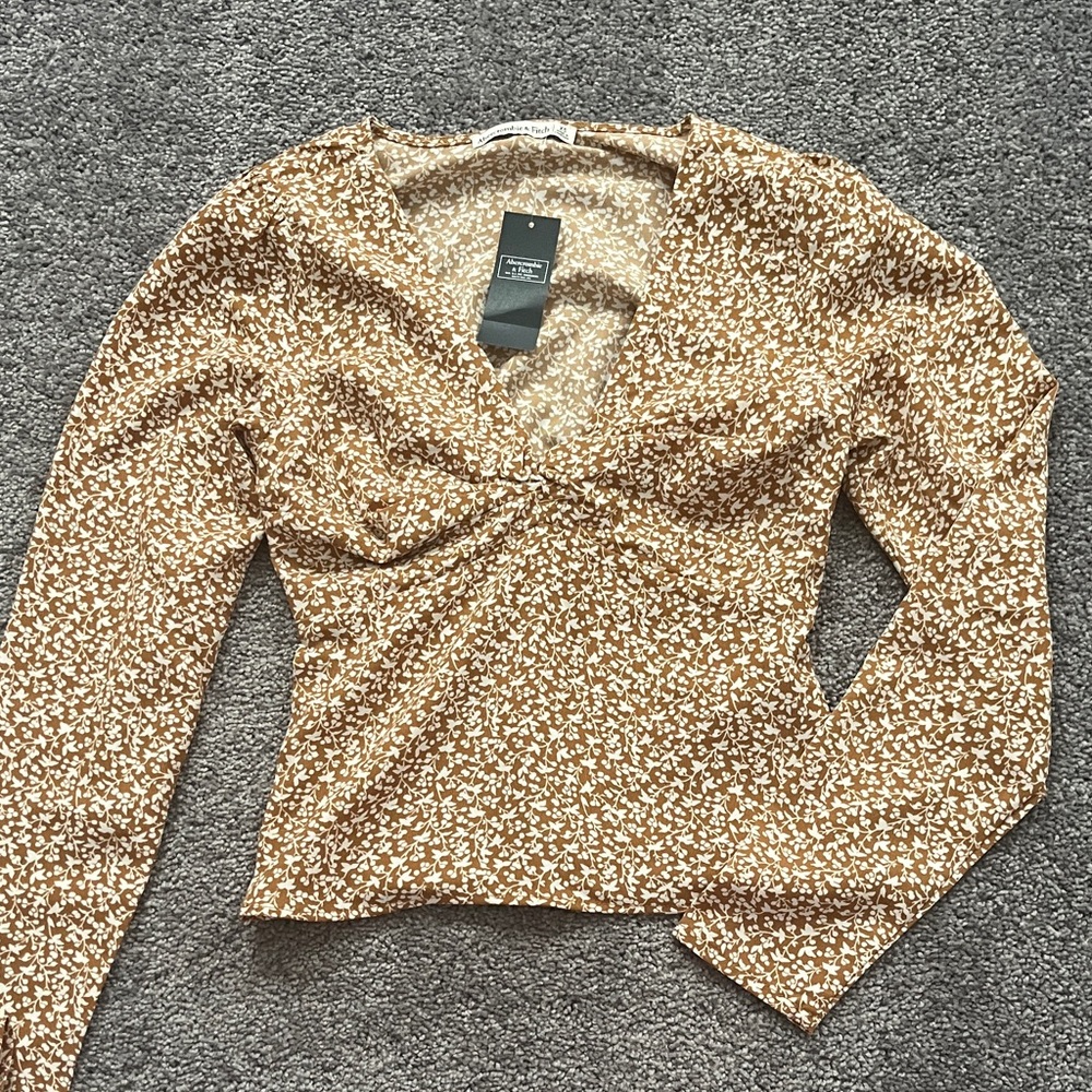 NWT Abercrombie Floral Long Sleeve Top